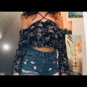 🌸Cropped Sleeved floral top🌸